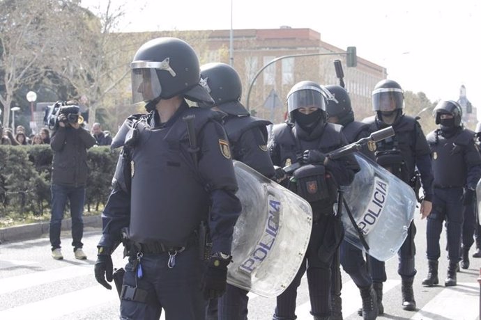 Archivo - Policías antidisturbios. Foto de recurso