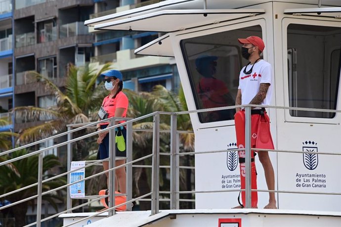 Puesto de Cruz Roja en la playa de Las Canteras, en Las Palmas de Gran Canaria