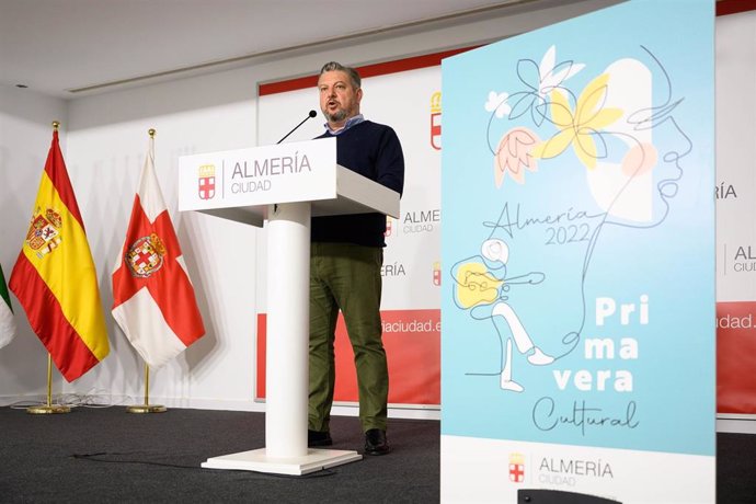 El concejal de Cultura del Ayuntamiento de Almería, Diego Cruz, presenta la programación cultural de primavera.