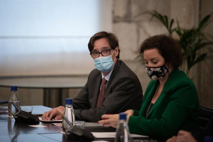 El exministro de Sanidad y primer secretario del PSC, Salvador Illa, y la portavoz del PSC en el Parlament, Alícia Romero, durante una reunión con los grupos parlamentarios, en el Palau de la Generalitat, a 12 de abril de 2022.