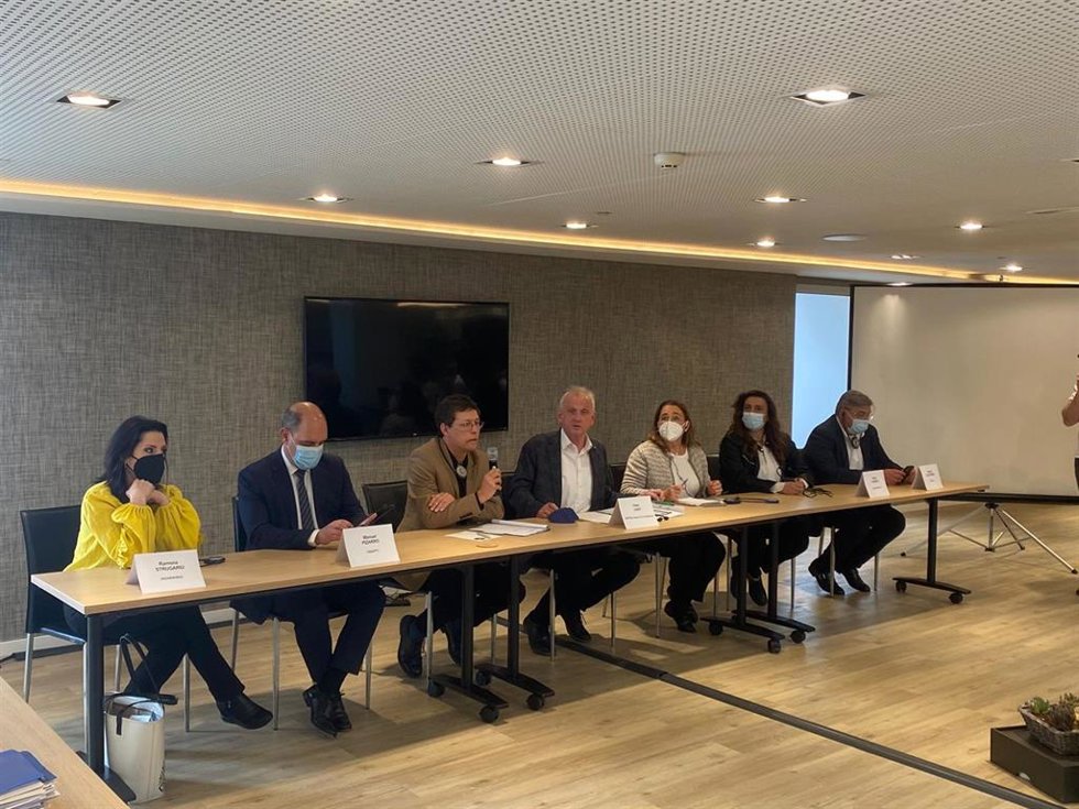 El presidente de la delegación del Parlamento Europeo, en rueda de prensa.