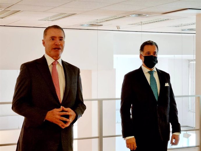 El nuevo embajador de México en España, Quirino Ordaz Coppel (izquierda)