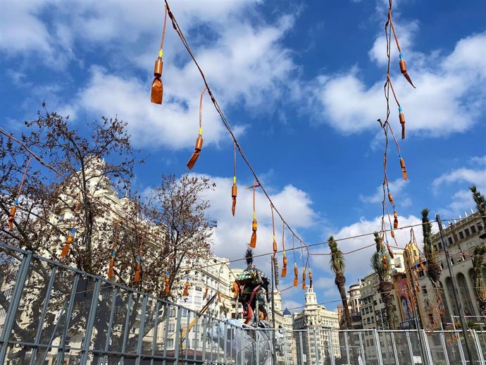 Archivo - Masclet de la plaza del Ayuntamiento del día 10 de marzo, a cargo de Pirotecnia Valenciana