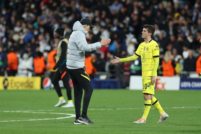 Thomas Tuchel, coach of Chelsea, saludates to Christian Pulisic of Chelsea during the spanish league, La Liga Santander, football match played between Real Madrid and Chelsea FC at Santiago Bernabeu stadium on april 12, 2022, in Madrid, Spain.