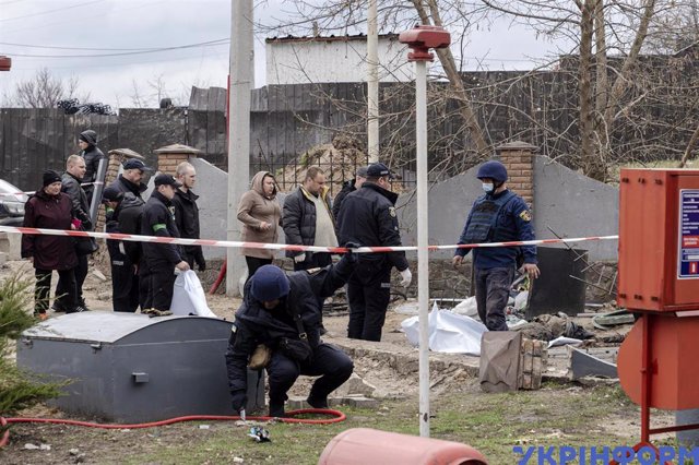 En la aldea de Buzova, región de Kiev, durante el descubrimiento de una fosa común