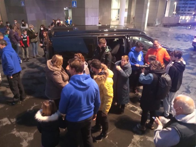 Llegan a Bilbao 24 refugiados de Ucrania traídos por agentes de la Ertzaintza