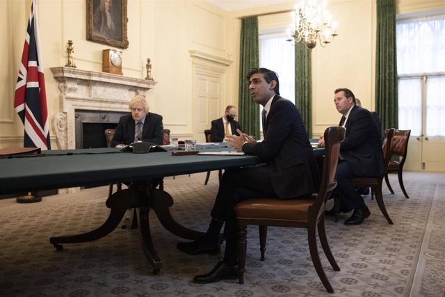 Archivo - El primer ministro británico, Boris Johnson, y el ministro de Finanzas, Rishi Sunak. 