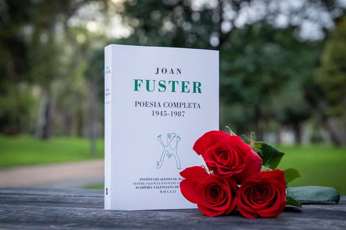 La Institució Alfons el Magnnim-Centre Valenci d'Estudis i d'Investigació y la Acadmia Valenciana de la Llengua acaban de publicar 'Poesia Completa (1945- 1987)', de Joan Fuster, una recopilación de la totalidad de su producción poética.