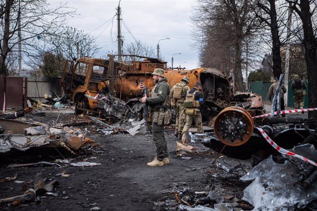 Soldados ucranianos en Irpin, Ucrania. 