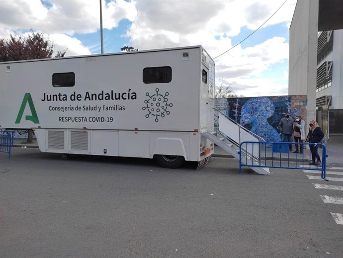 Las unidades móviles administran más de medio millón de vacunas contra el Covid en un año