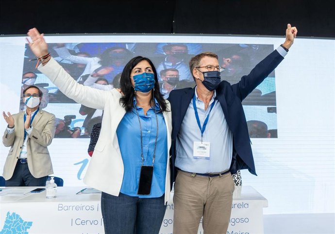 Archivo - La presidenta del PP de Lugo, Elena Candia, con el líder del PPdeG, Alberto Núñez Feijóo, en el Congreso Provincial del PP.