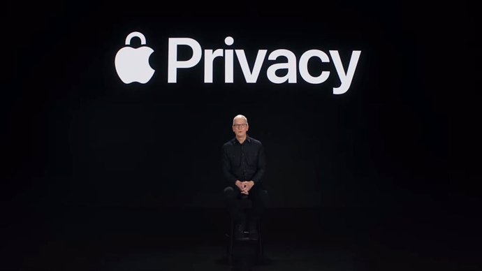 Archivo - El CEO de Apple, Tim Cook, habla sobre las herramientas de privacidad de iOS 15 y iPadOS 15 en el Steve Jobs Theater