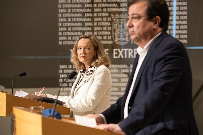 Fernández Vara y Nadia Calviño en rueda de prensa en Mérida