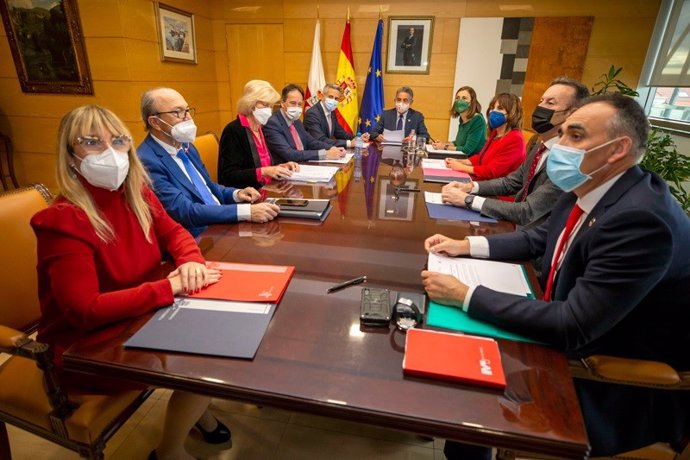 Reunión del Consejo de Gobierno de Cantabria, del que ya forma parte Eugenia Gómez de Diego, como consejera de Empleo y Políticas Sociales, y Ana Belén Álvarez, que pasa a ostentar la Consejería de Economía y Hacienda
