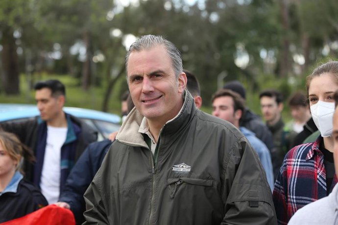 El secretario general de Vox, Javier Ortega-Smith y demás miembros de la Plataforma 711 Por la Reconquista Cultural se concentran en el Campus de Somosaguas, ante el cancelamiento de su acto