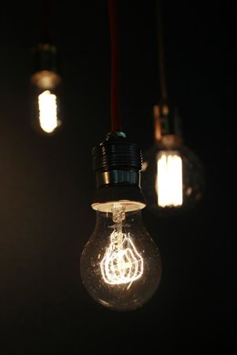 Archivo - Bombilla, bombillas, luz, electricidad, energía