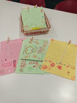 Cartas enviadas por el alumnado de un instituto de Alcalá de los Gazules a menores ingresados en el Hospital Punta de Europa de Algeciras.