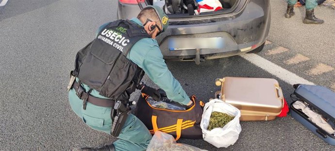 Droga intervenida en un control por la Guardia Civil en Granada.