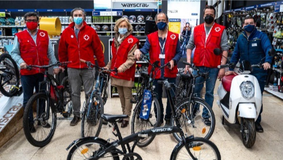 Voluntarios de Cruz Roja y colaboradores de Norauto