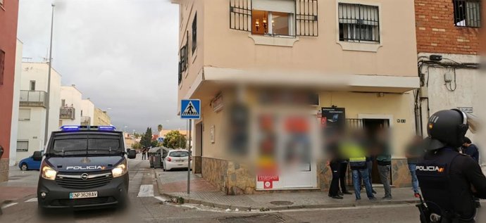 Archivo - Agentes de la Policía en el operación desarrollada en Algeciras