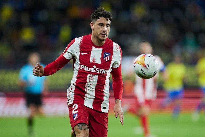 Archivo - El jugador del Atlético de Madrid José María Giménez, durante el partido ante el Cádiz en el Nuevo Mirandilla de LaLiga Santander 2021-2022.