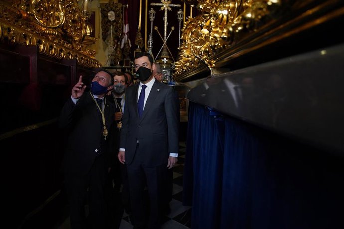 Moreno y Martínez-Almeida en la Cofradía de la Paloma