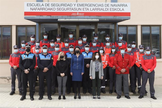 Foto de grupo de los 26 nuevos Subinspectores de policía