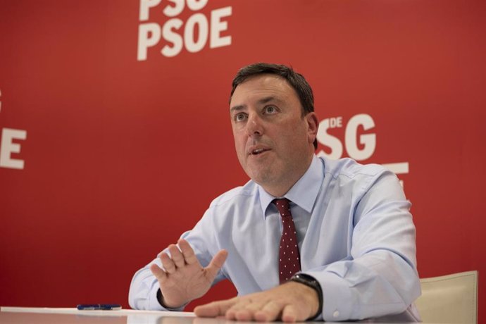 Archivo - O novo secretario xeral do PSdeG, Valentín González Formoso, durante unha entrevista con Europa  Press, a 10 de febreiro de 2022, en Santiago de Compostela, A Coruña, Galicia (España). Formoso, que ademais é presidente da Deputación da Coruña 