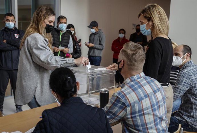 Votación sobre la jornada continua en un centro de Valncia