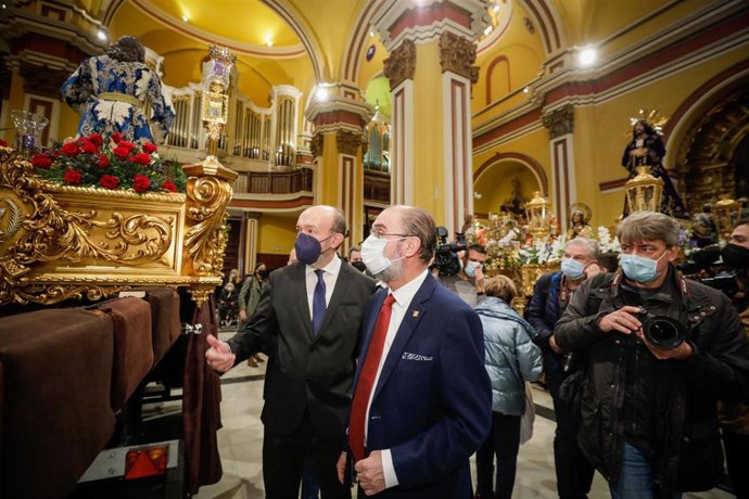 Javier Lambán durante el encuentro con la Coordinadora de Cofradías en la Iglesia de San Cayetano.