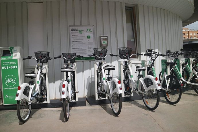 Servicio de préstamo de bicicletas en la estación intermodal de Almería.