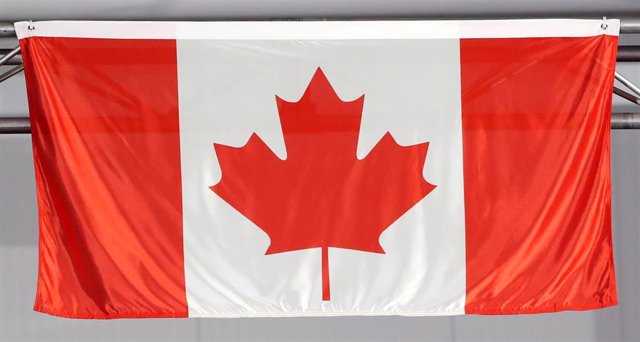 Archivo - FILED - 11 April 2018, Australia, Gold Coast: A general view of the flag of Canada.  Canada became the first nation to say it would not take part in the Tokyo Olympics if the Games run as scheduled from July 24 to August 9. The Paralympic Games 