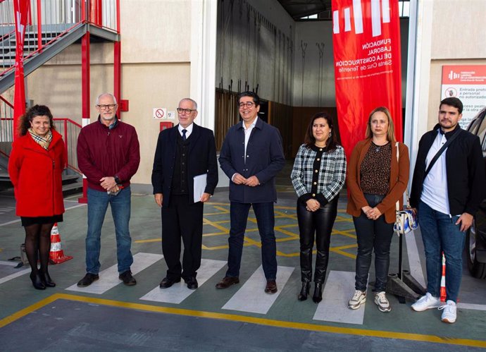 El presidente de Fepeco, Óscar Izquierdo, y el presidente del Cabildo de Tenerife, Pedro Martín, en una visita a la Fundación Laboral de la Construcción