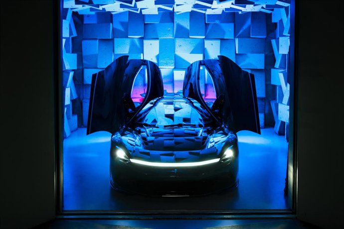 Automobili Pininfarina Battista Sound 1