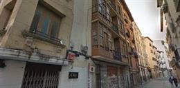 Inmueble del número 6 de la calle Mercaderes de Logroño, afectado esta madrugada por un incendio.