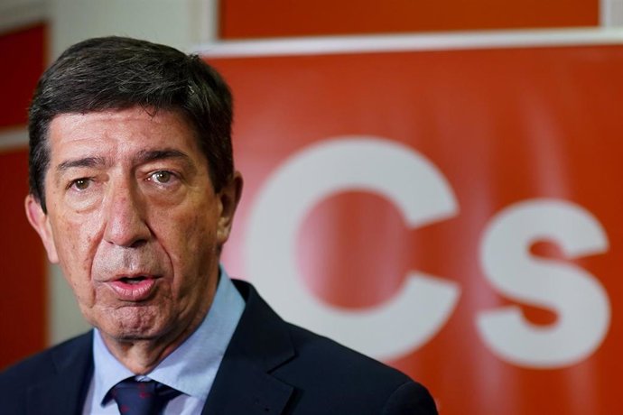 Archivo - El coordinador autonómico de Ciudadanos (Cs) y vicepresidente de la Junta, Juan Marín, atiende a los medios en una foto de archivo.