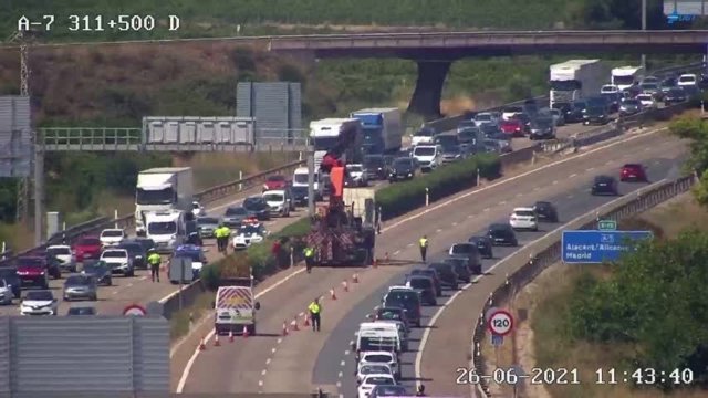 Archivo - Retenciones en la A-7 en una imagen de archivo