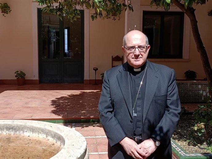 El obispo de Huelva, Santiago Gómez.