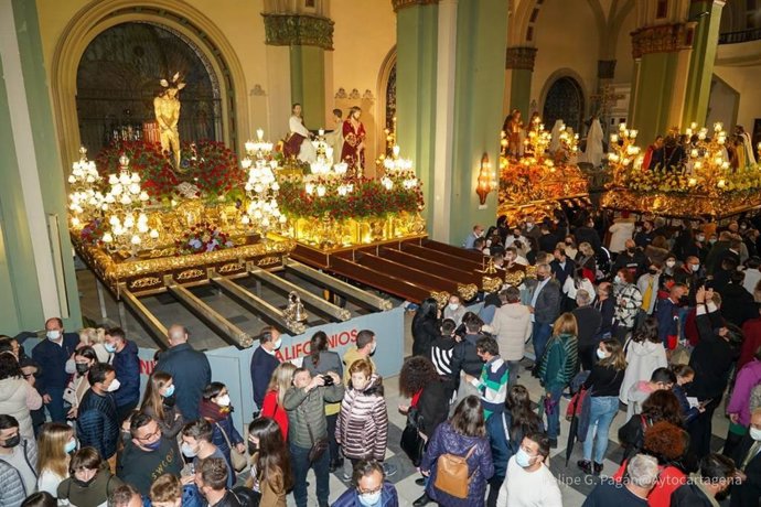 La gran noche california del Miércoles Santo tuvo que celebrarse en el interior de Santa María de Gracia debido a la lluvia