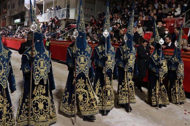 Los nazarenos de los Siete Dolores del Paso Azul de Lorca (Murcia)