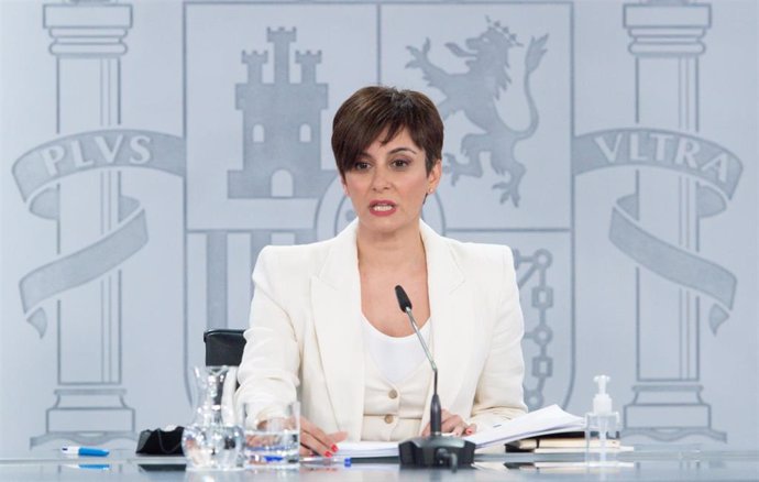 La ministra Portavoz, Isabel Rodríguez, comparece tras la reunión del Consejo de Ministros, en La Moncloa, a 5 de abril de 2022, en Madrid (España). Durante la rueda de prensa, el ministro de Exteriores ha anunciado la expulsión de 25 diplomáticos rusos