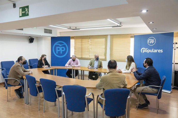 Reunión de dirigentes del PP con representantes de Altralme.