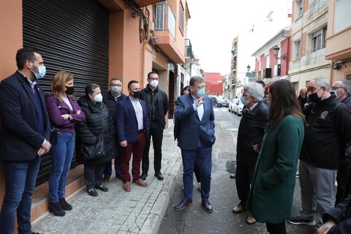 Ximo Puig en una visita a la Semana Santa Marinera