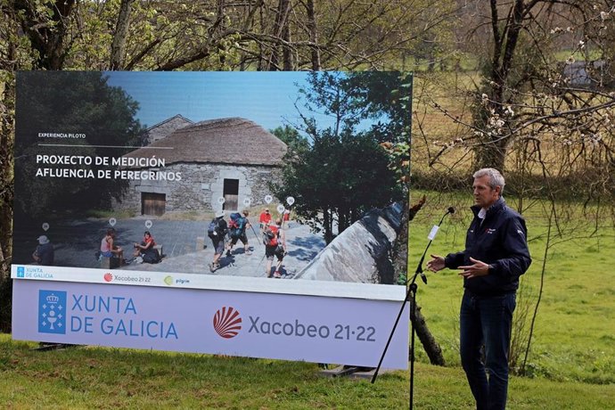 El vicepresidente de la Xunta, Alfonso Rueda, participa en la presentación de un proyecto piloto para contabilizar peregrinos en Arzúa (A Coruña)