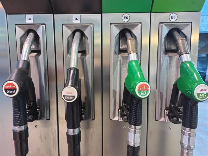 Unos surtidores de gasolina