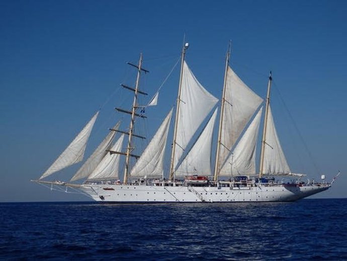 Imagen del crucero-velero 'Star Flyer', que llega este sábado al Puerto de Almería.