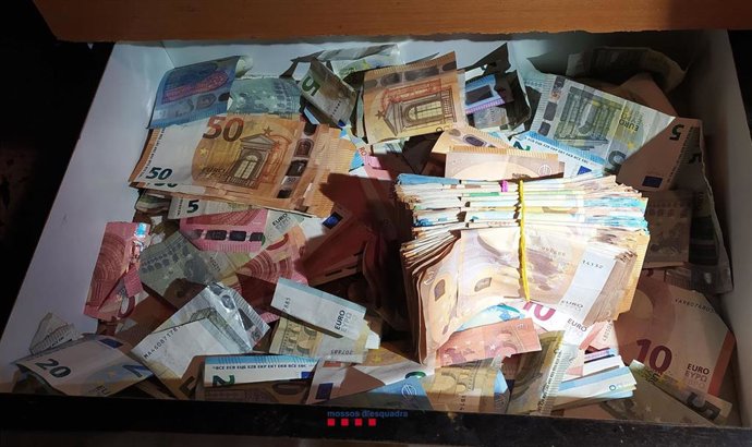 Dinero encontrado en un punto de venda de drogas en Blanes