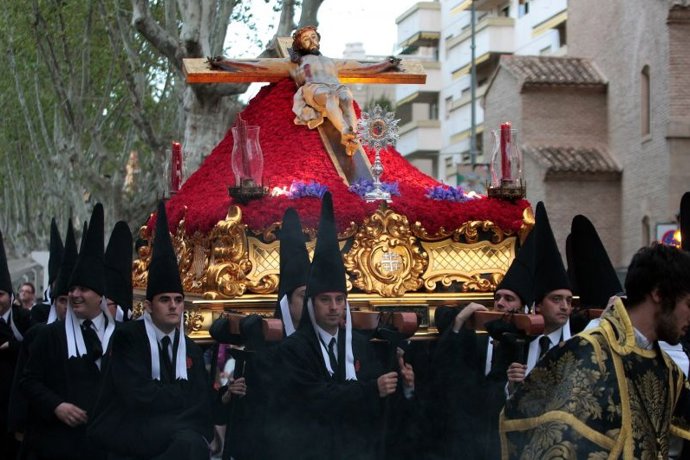 Archivo - IMAGEN DEL CRISTO DE LA COFRADÍA DEL SANTO SEPULCRO DE NUESTRO SEÑOR JESUCRISTO EN PROCESIÓN