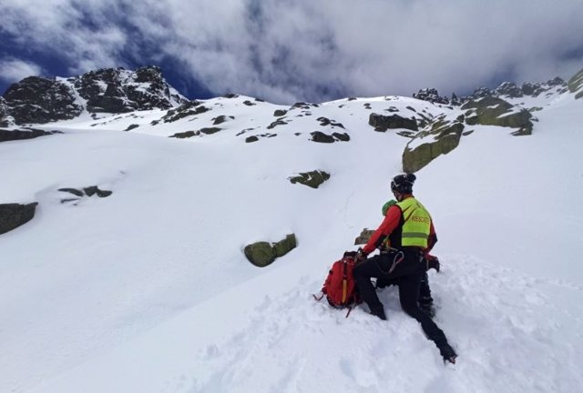 Rescate de un montañero lesionado en el ascenso al Pico Almanzor, en la provincia de Ávila.