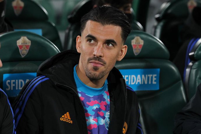 Archivo - Dani Ceballos of Real Madrid looks on during Copa del Rey football match played between Elche CF and Real Madrid at Martinez Valero stadium on January 20, 2022, in Elche, Alicante, Spain.